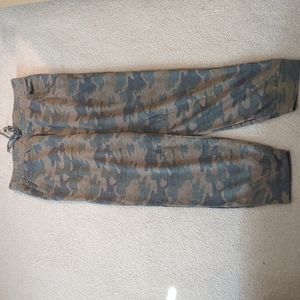 Camo print lounge/ jogger style pants